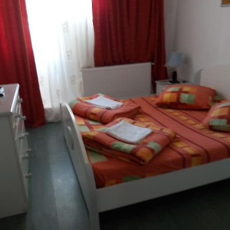 Hotel Turist Resita Buitenkant foto
