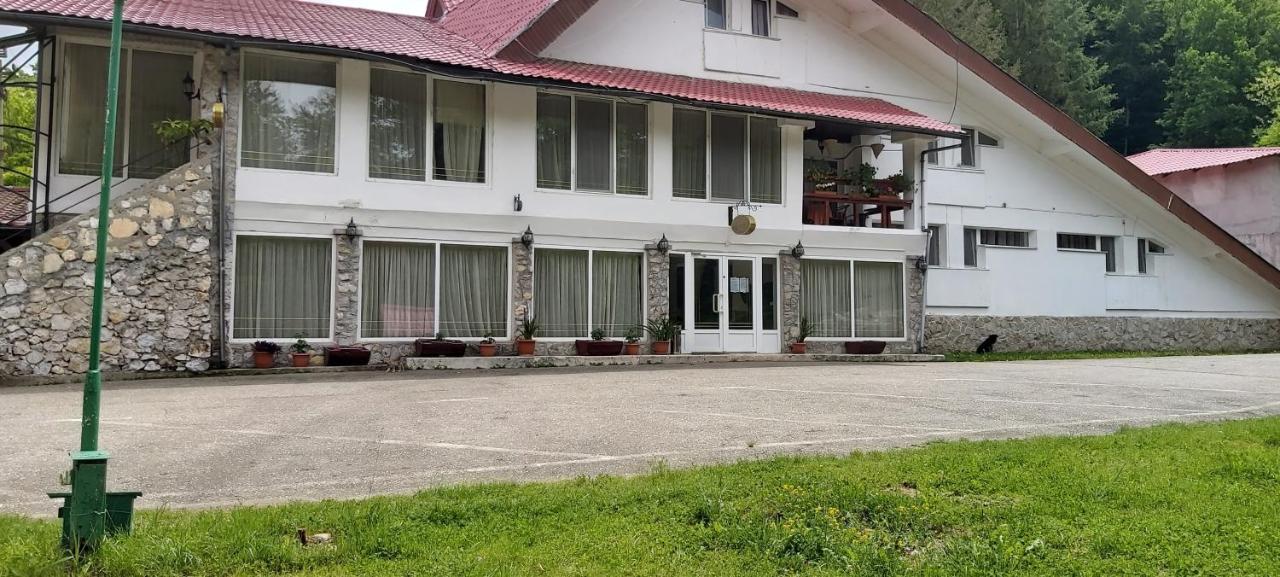 Hotel Turist Resita Buitenkant foto