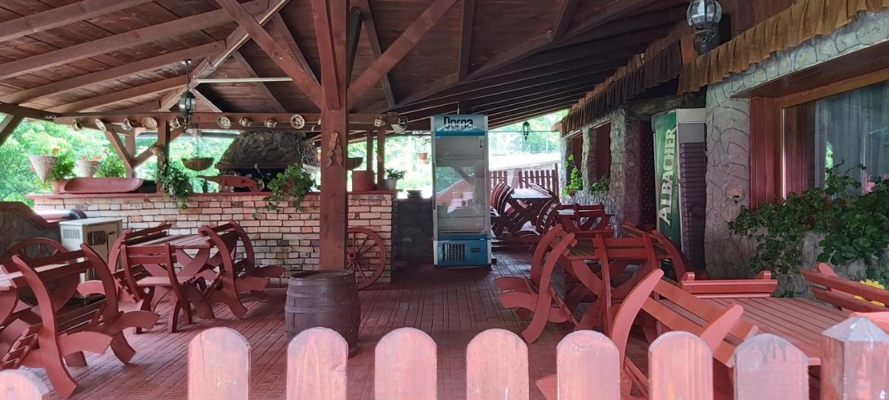 Hotel Turist Resita Buitenkant foto