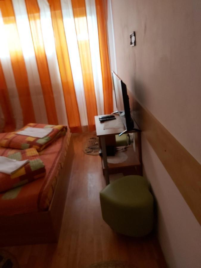 Hotel Turist Resita Buitenkant foto
