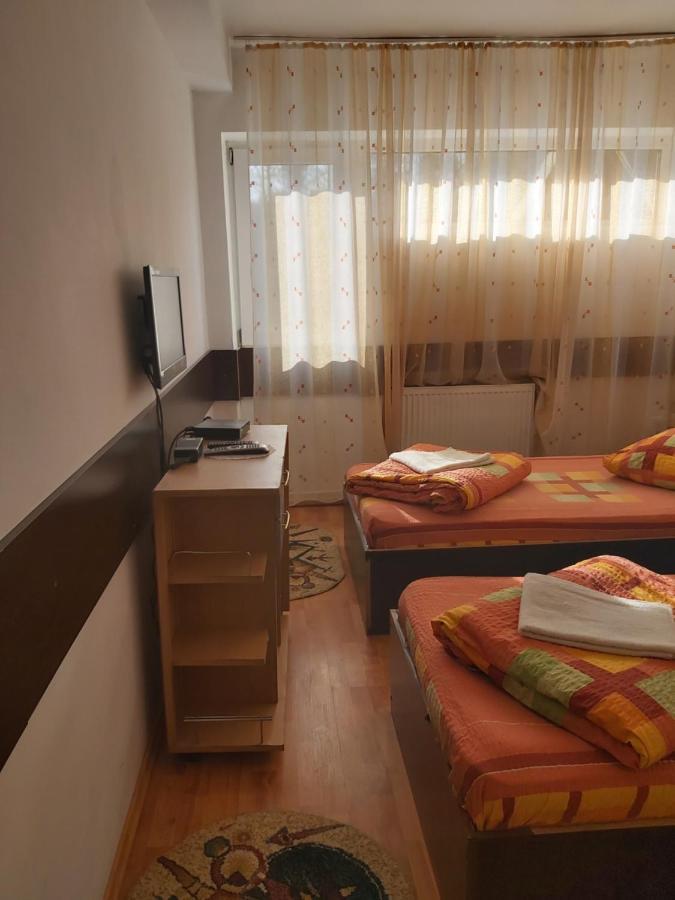Hotel Turist Resita Buitenkant foto