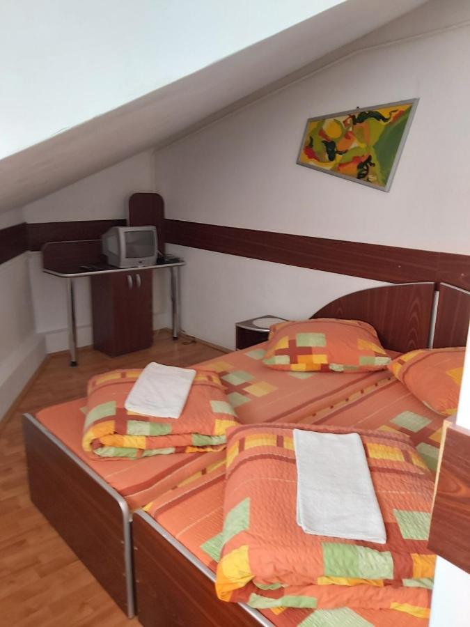 Hotel Turist Resita Buitenkant foto