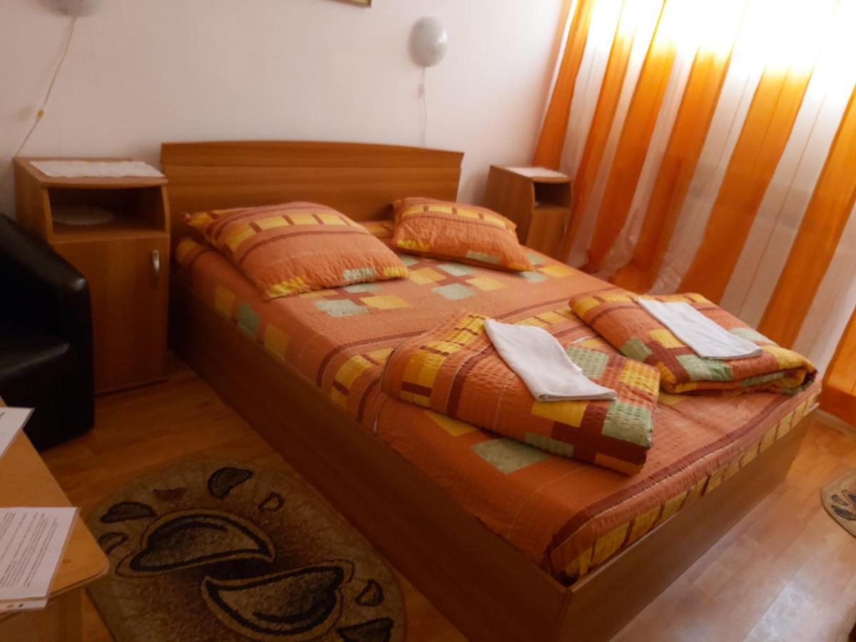 Hotel Turist Resita Buitenkant foto