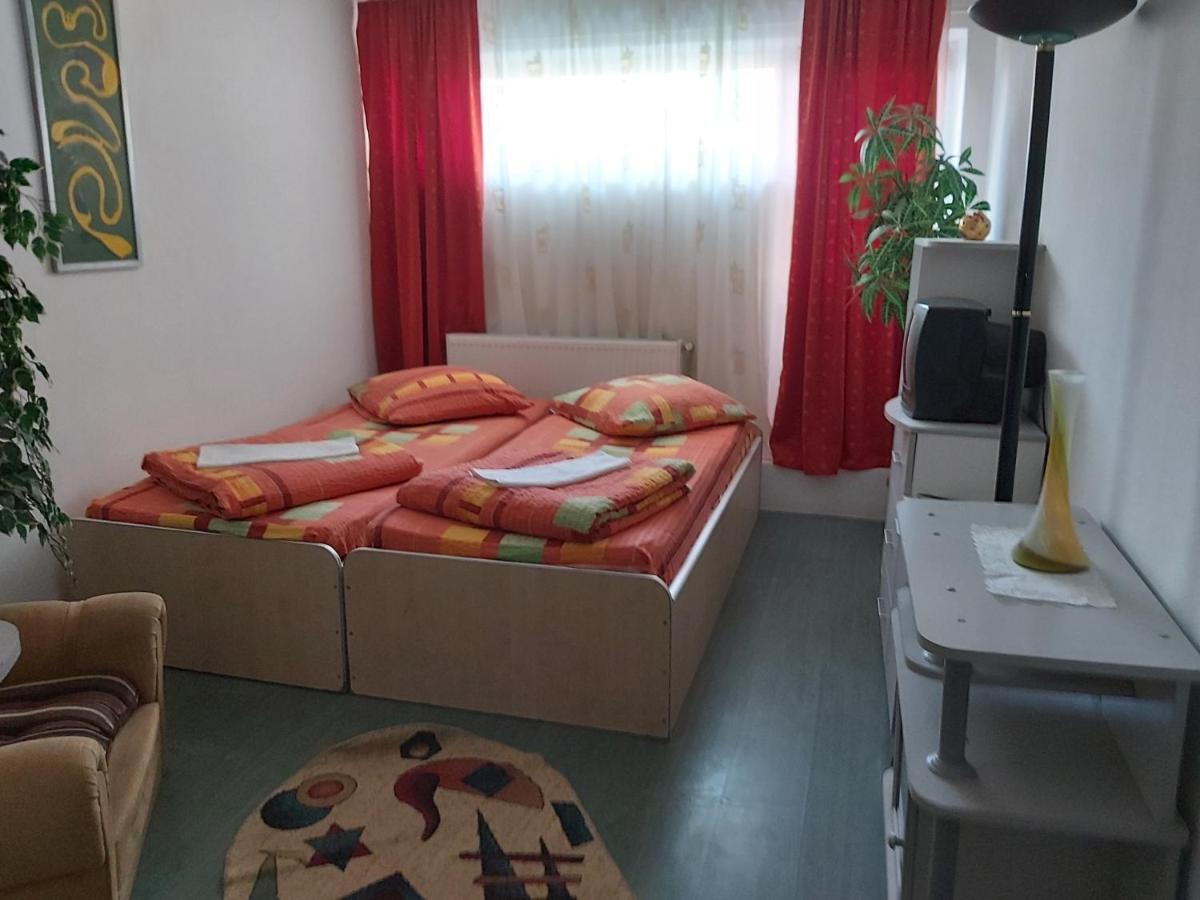 Hotel Turist Resita Buitenkant foto