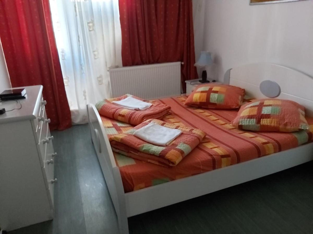 Hotel Turist Resita Buitenkant foto
